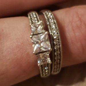 Diamond crested wedding set